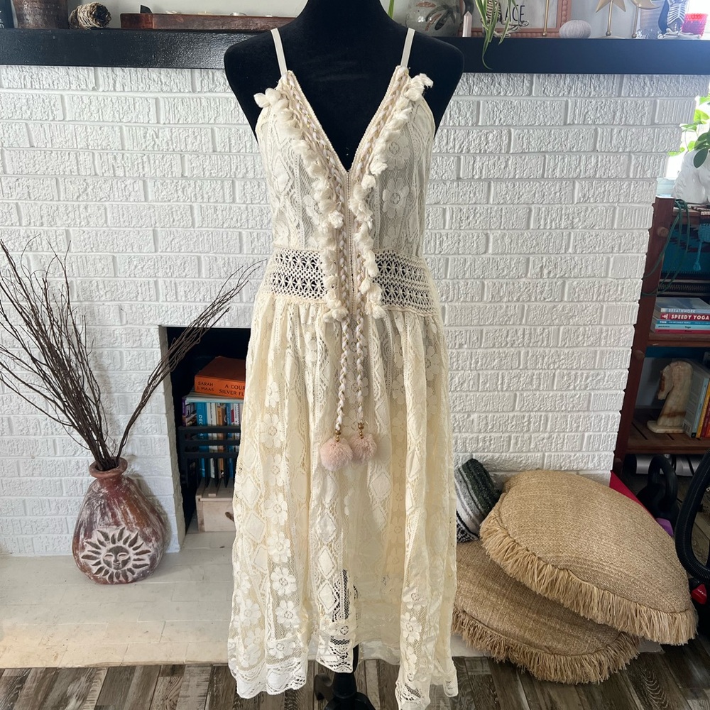 Elegant Cream Lace Dress